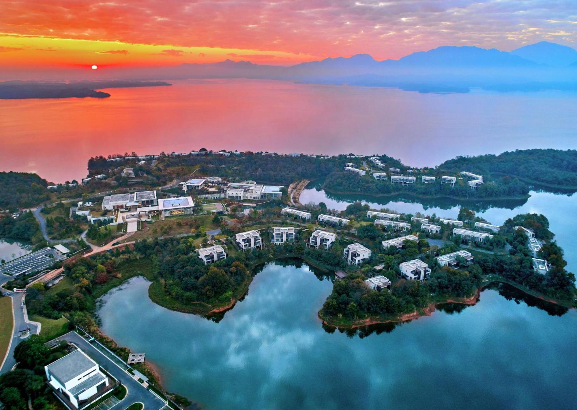Lushan West Sea Resort, Curio Collection By Hilton Jiujiang  Luaran gambar